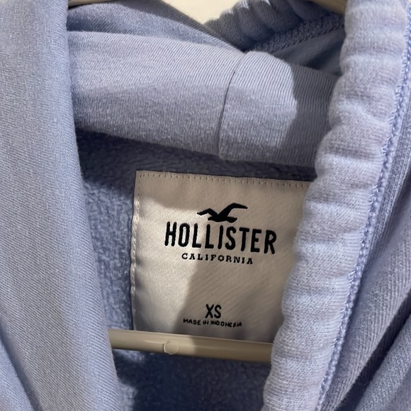 Cropped Sweatshirt - Picture 2 of 3